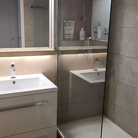 Climatise Avec Terrasse, Piscine Privee Et Acces Mer, - Fr-1-252a-38 * Villeneuve-Loubet